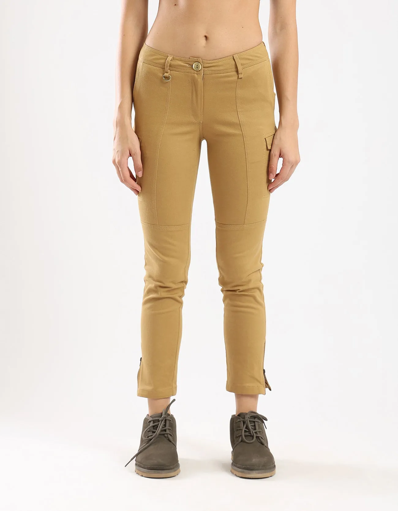 Slim cargo pants with side and back pockets